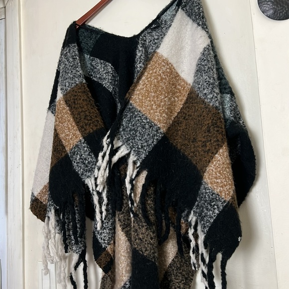 Echo plaid Ruana with Fringe OS